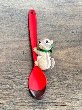 VINTAGE Hallmark Keepsake Ornament Teeny Taster Chipmunk Spoon Christmas 1988